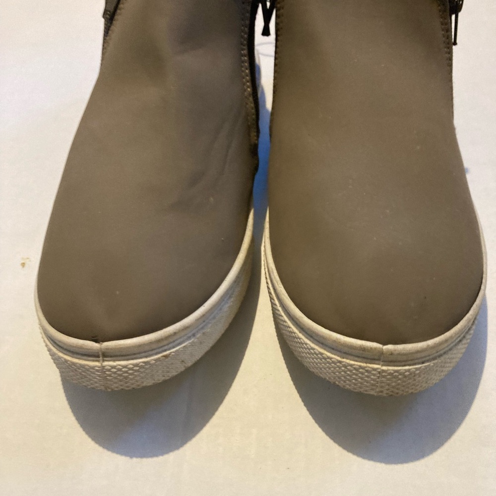 Ashley Blue Women's Tan Casual Shoes